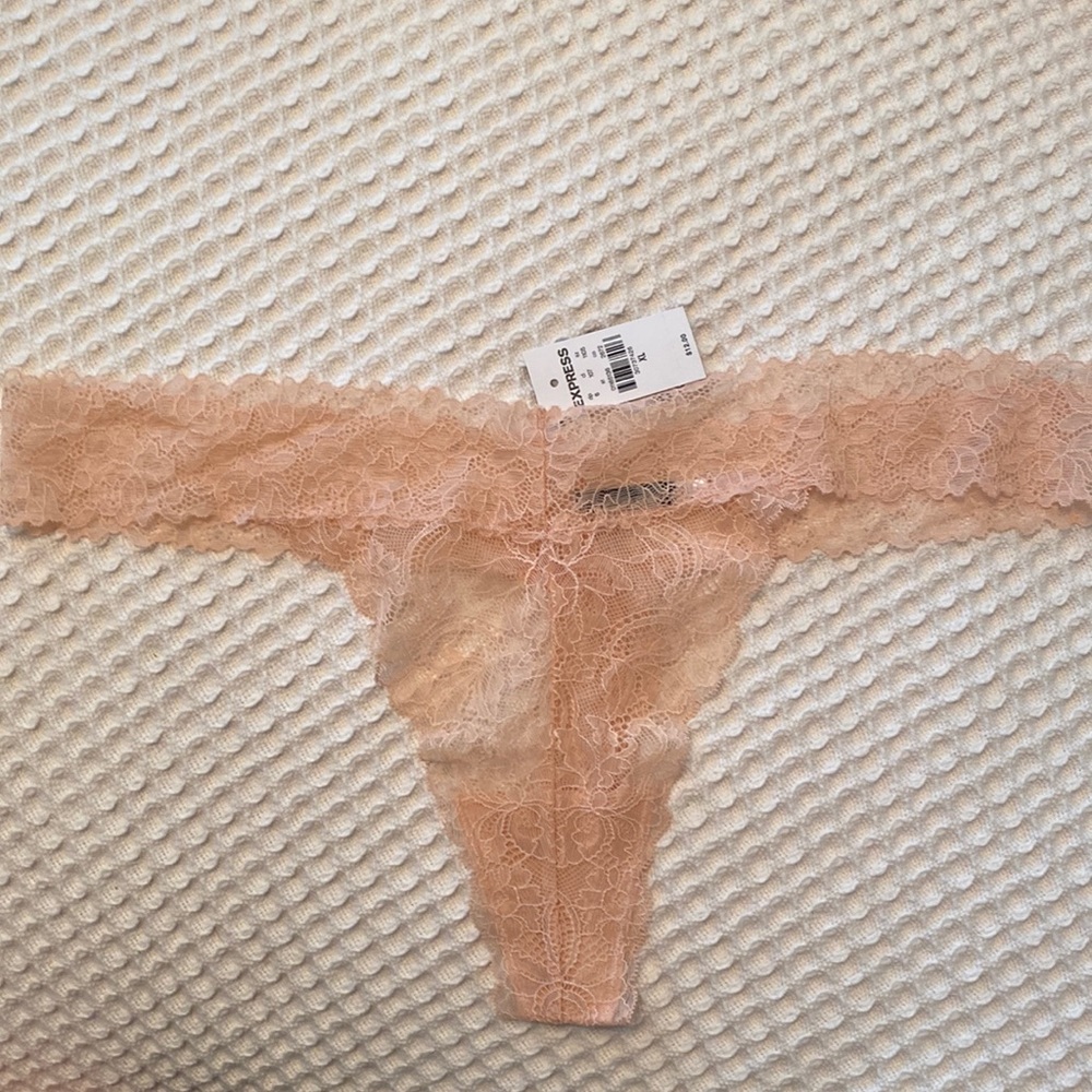 🦩 Express blush lace thong panties. NEW🦩